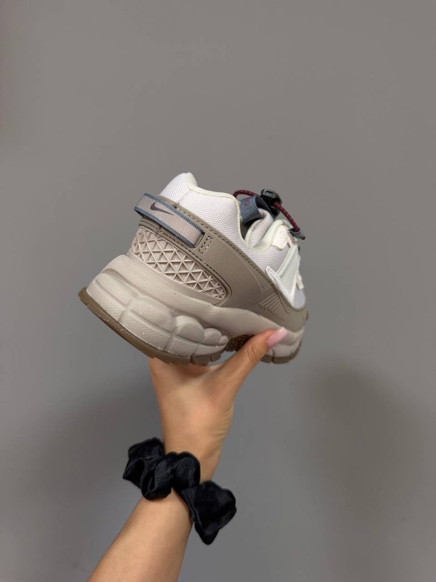 Кросівки Nike Zoom Vomero Roam College Grey Gum